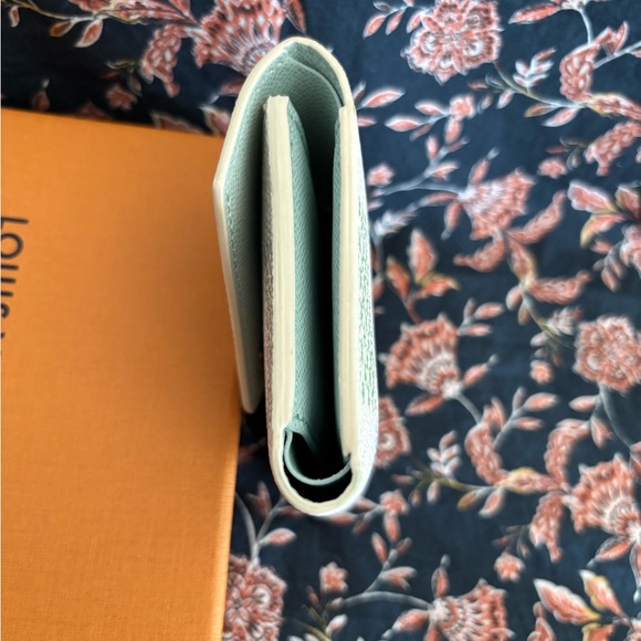 Louis Vuitton Victorine Wallet - Picture 10 of 16